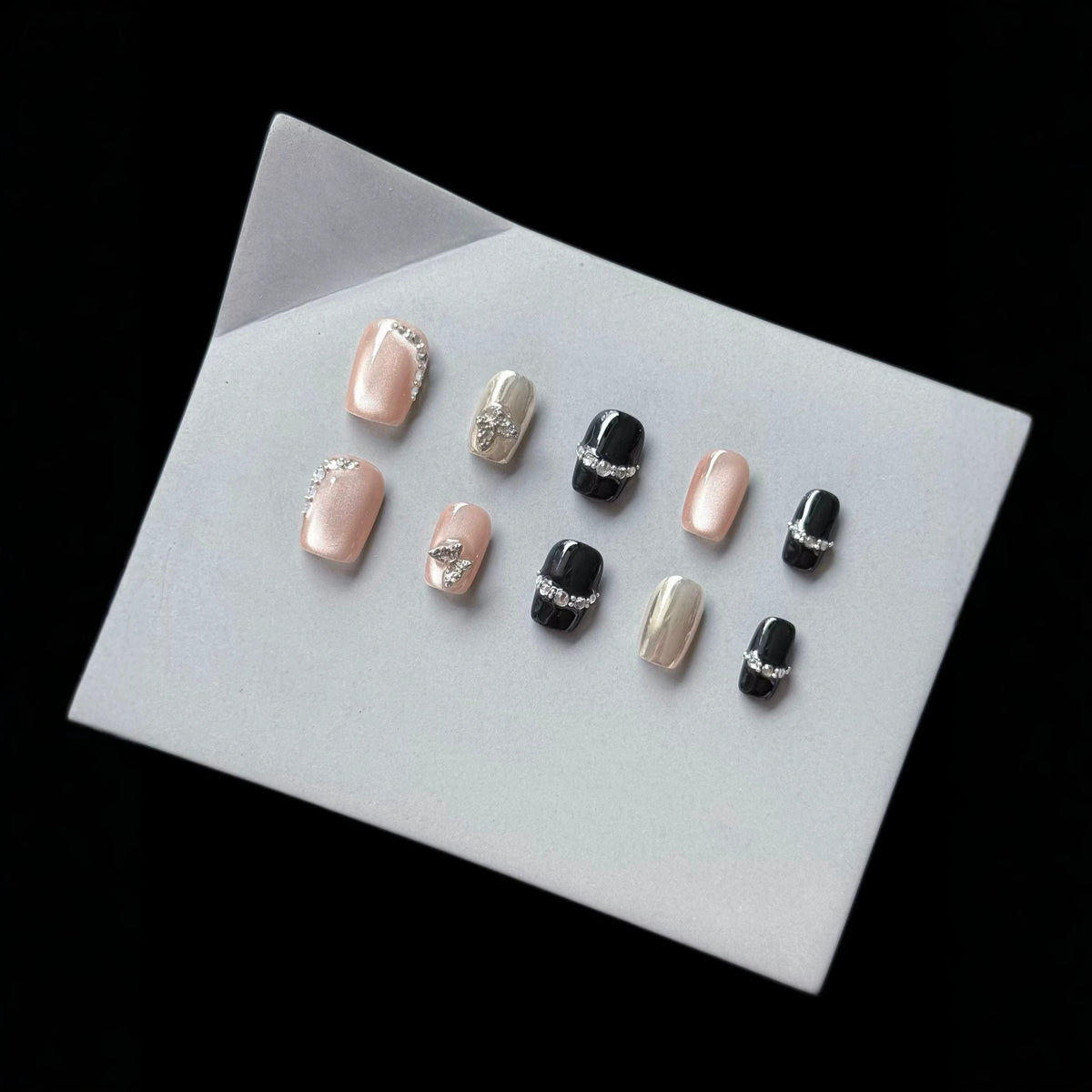 Dekorative Press-On Nagelkunst Set mit Strass-Akzenten 1791773547
