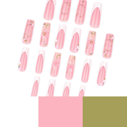 Kunstvolle Nagelverlängerungen mit floralen Verzierungen Brehn