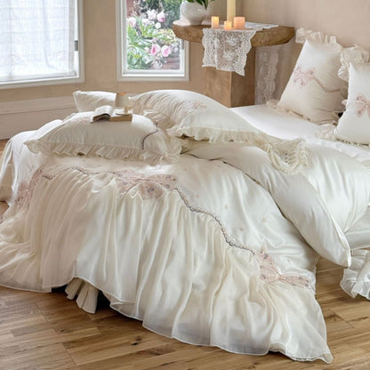 Romantisches Bettwäschenset mit Chiffon‑Volant, zarter Spitzen- und Schmetterlingsstickerei