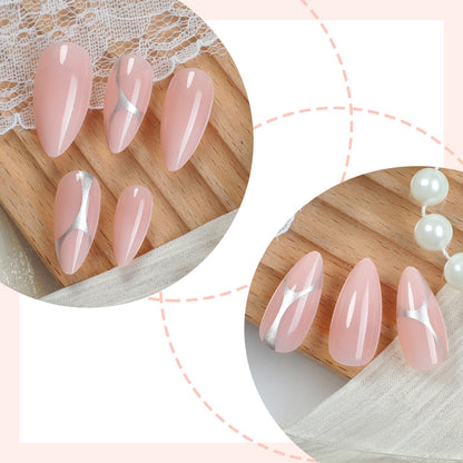 Elegantes Press-On Nail Set mit künstlerischen silbernen Akzenten Brehn