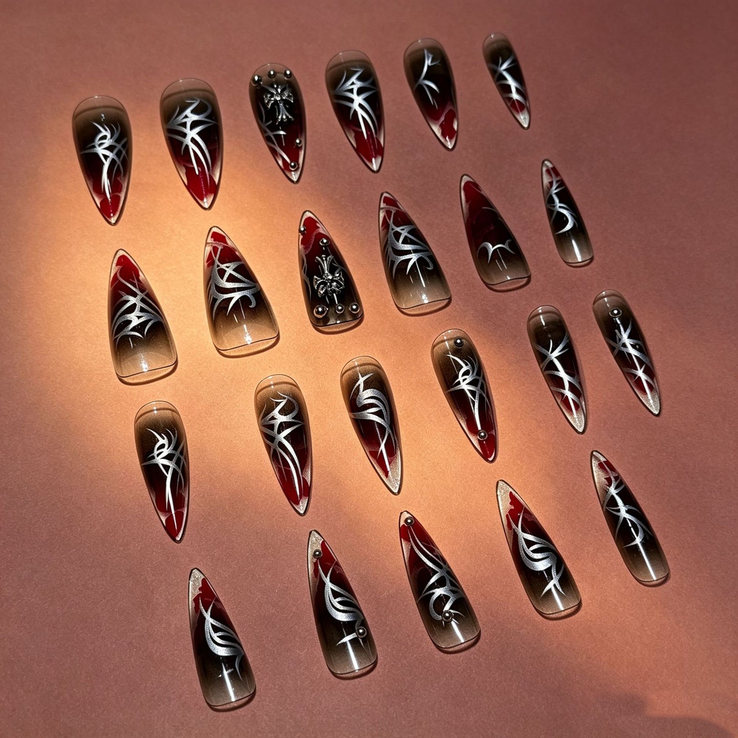 Künstlerische Gothik Press-On Nagelspitzen Brehn