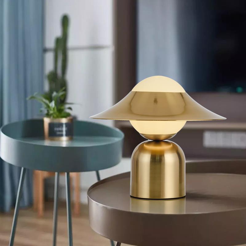 Moderne Tischlampe mit einzigartigem skulpturalem Design