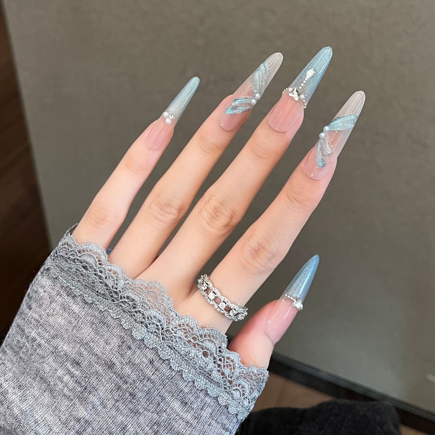 Künstlerisches 3D-Lace-verziertes Press-On-Nagelset Brehn