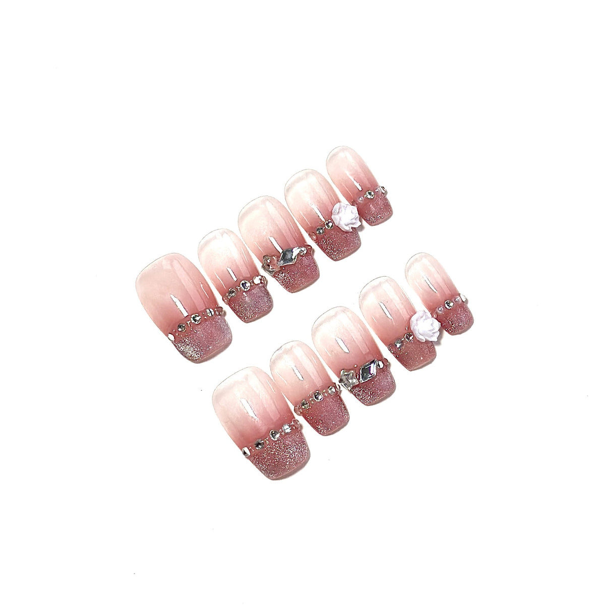 Dekoratives Press-On Nagelkunst-Set mit eleganten floralen Akzenten