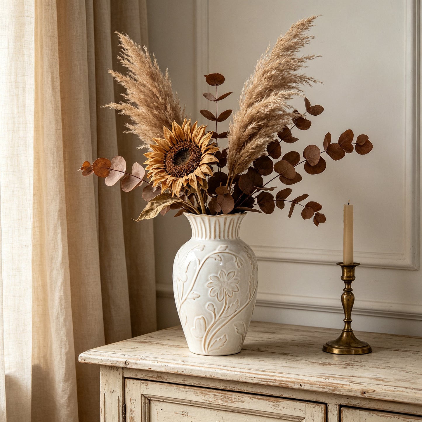 Dekorative gravierte Blumenmuster Keramik Knospenvase mit gewelltem Rand