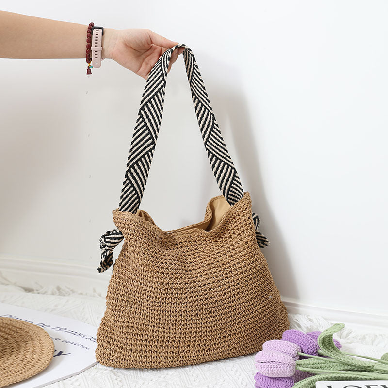 Damen Handtasche aus Naturmaterialien mit modischem Karomuster Brehn