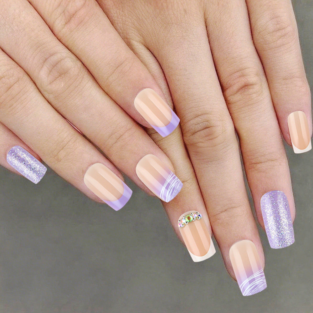 Elegantes Press-On-Nagelkunst-Set mit glamourösen Glitzerakzenten Brehn