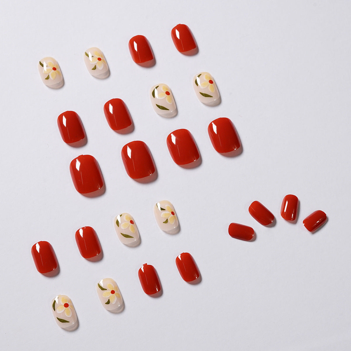 Kunstvolle Nagelkunst mit Blumenmotiven Brehn