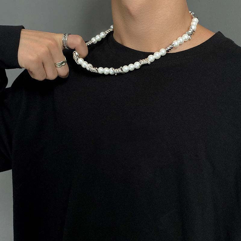Zarte Perlenhalskette mit Filigranem Design Brehn
