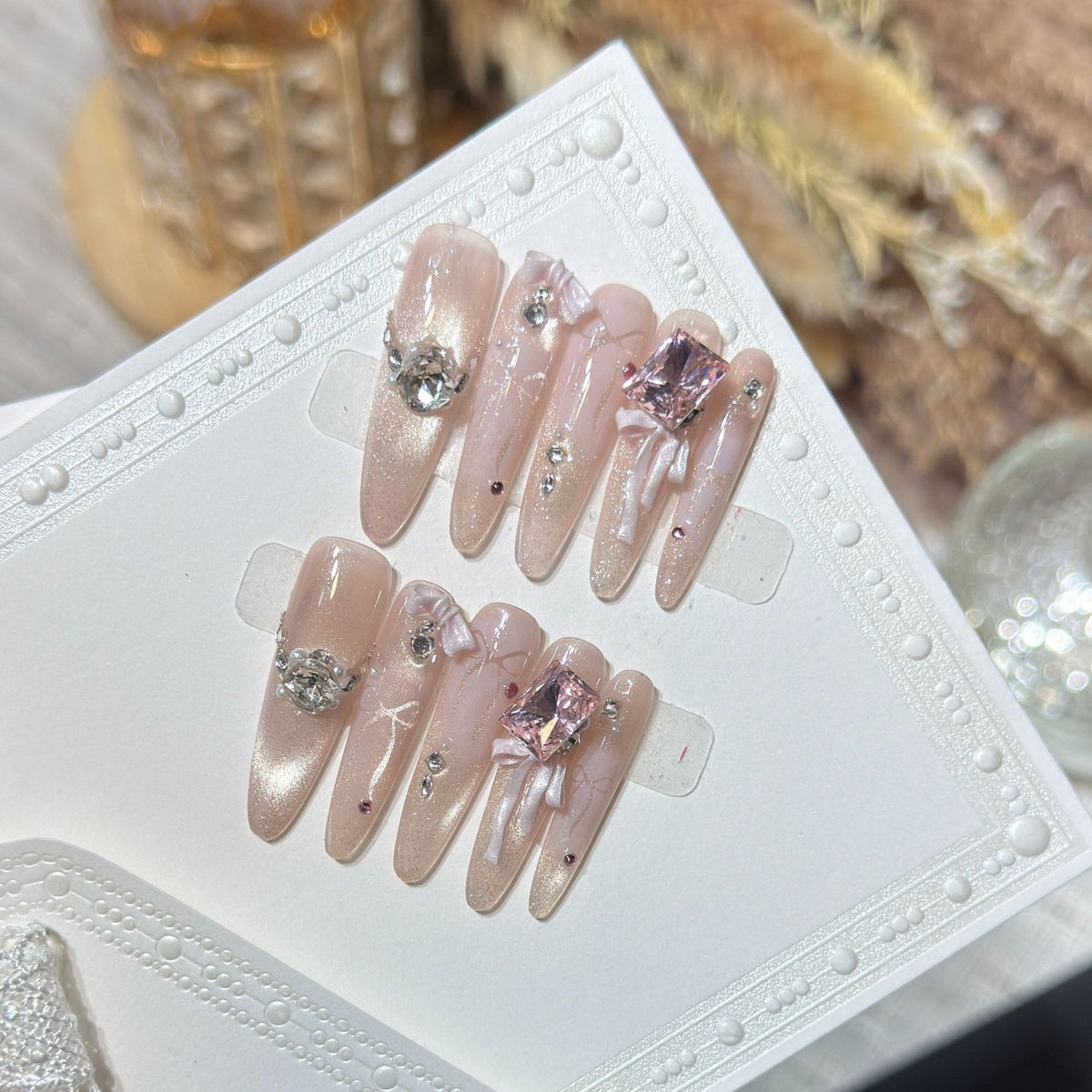 Verzierte mit Strass besetzte Stiletto-Press-On-Nägel Brehn