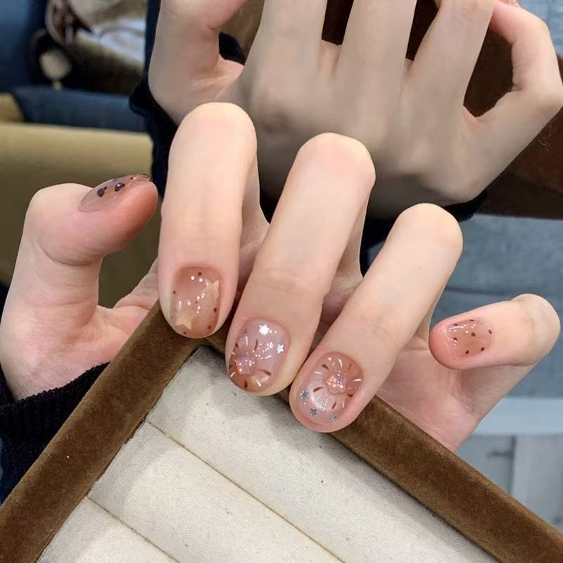 Künstlerische Druck-on-Nagelverlängerungen