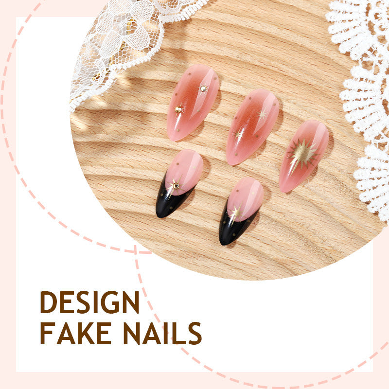 Kunstnagelset mit handgefertigten floralen und glamourösen Verzierungen Brehn