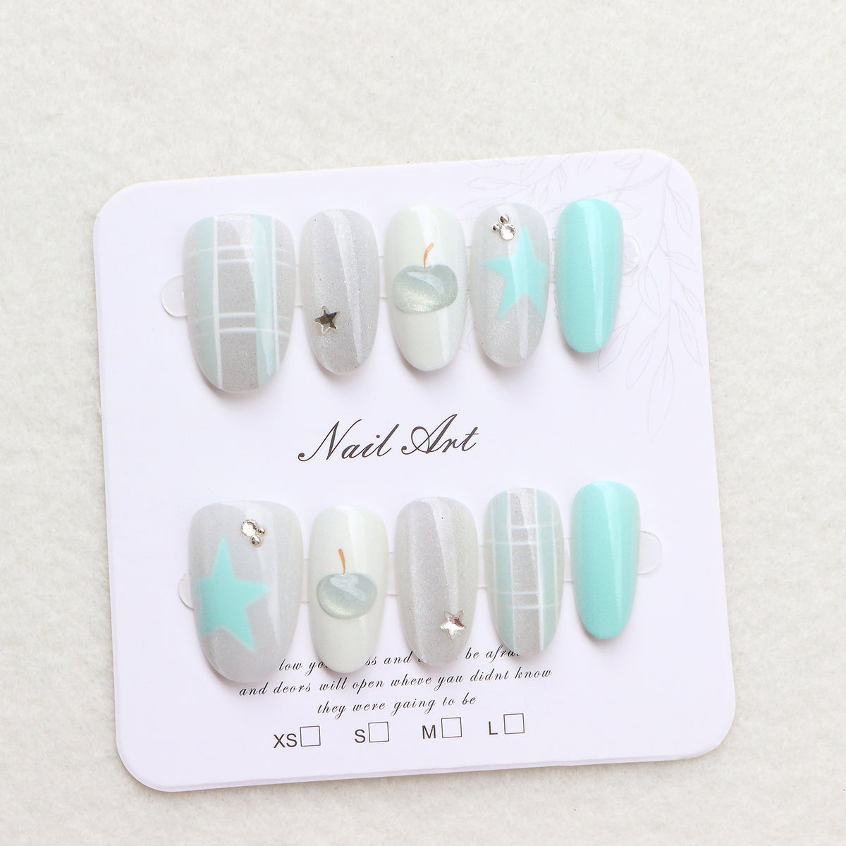 Künstlerisches Press-On Nagelset mit Stern- und Apfelmotiven Brehn