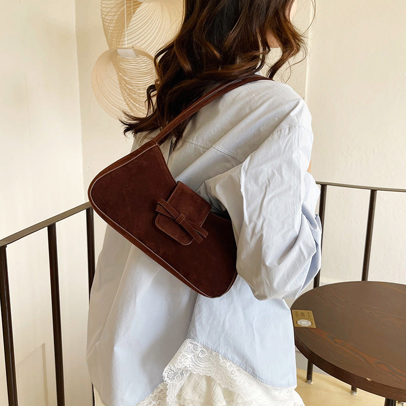 Elegante Samt-Handtasche mit Schleifendetail Brehn