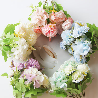 Realistischer künstlicher Blumenstrauß