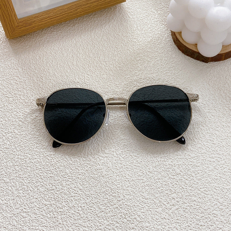 Modische Sonnenbrille mit Rundem Rahmen und Filigranem Design Brehn