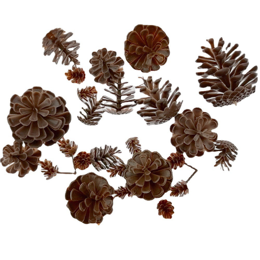 Dekorative Kiefernnadel-Figuren Brehn