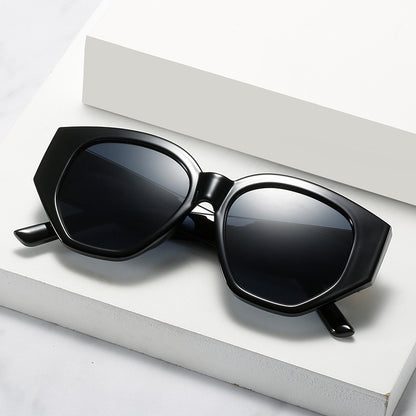 Modische Cat-Eye Sonnenbrille mit einzigartigem geometrischem Rahmen Brehn