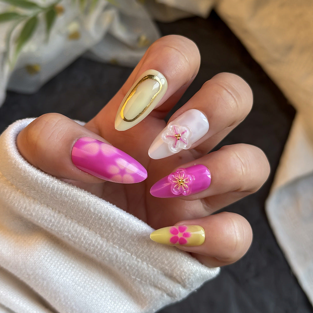 Künstlerisches Press-On-Nagelset mit Blumendesign Brehn