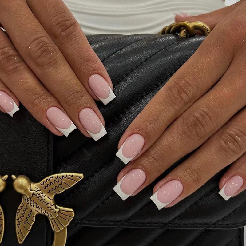 Kunstnagelset mit stilvollem French Design Brehn