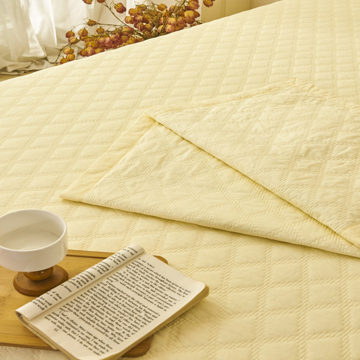 Gepatchtes Bettüberwurf-Set mit Rauten-Matelassé-Textur und maßgeschneidertem Saum