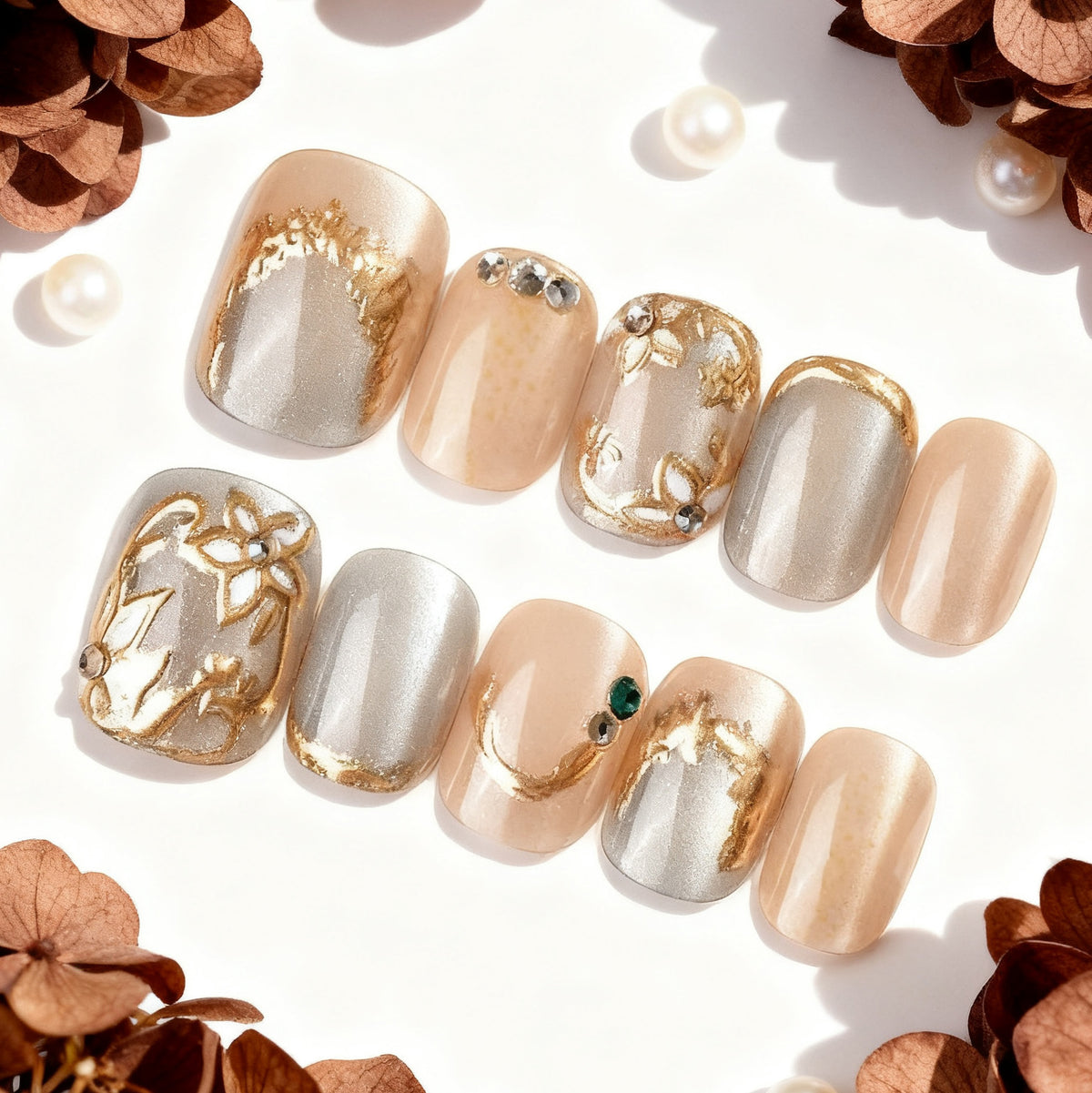 Dekoratives Press-On-Nagelkunst-Set mit eleganten floralen Verzierungen Brehn