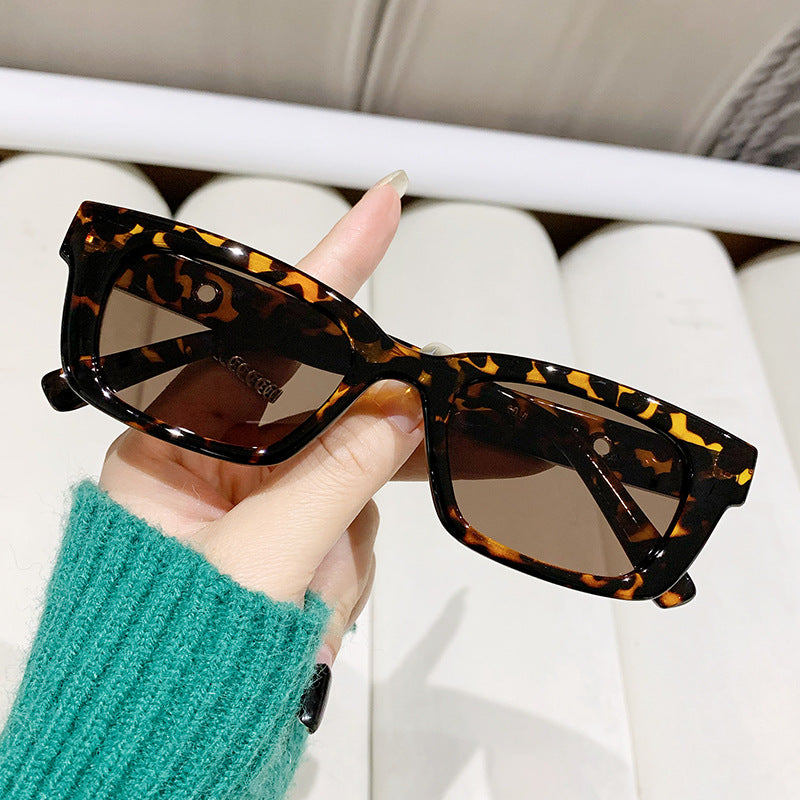 Damen moderne, geometrische Sonnenbrille mit stilvollem, robustem Rahmen Brehn