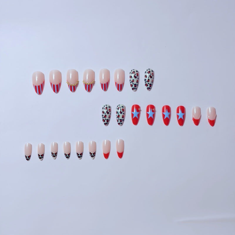 Kunstvolle Nagelspitzen im Retro-Stil Brehn