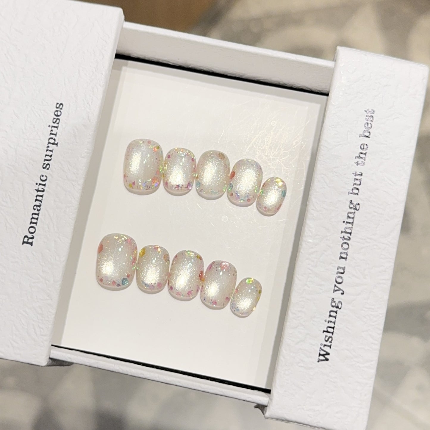 Kunstnagelset mit Romantischem Glitzereffekt Brehn