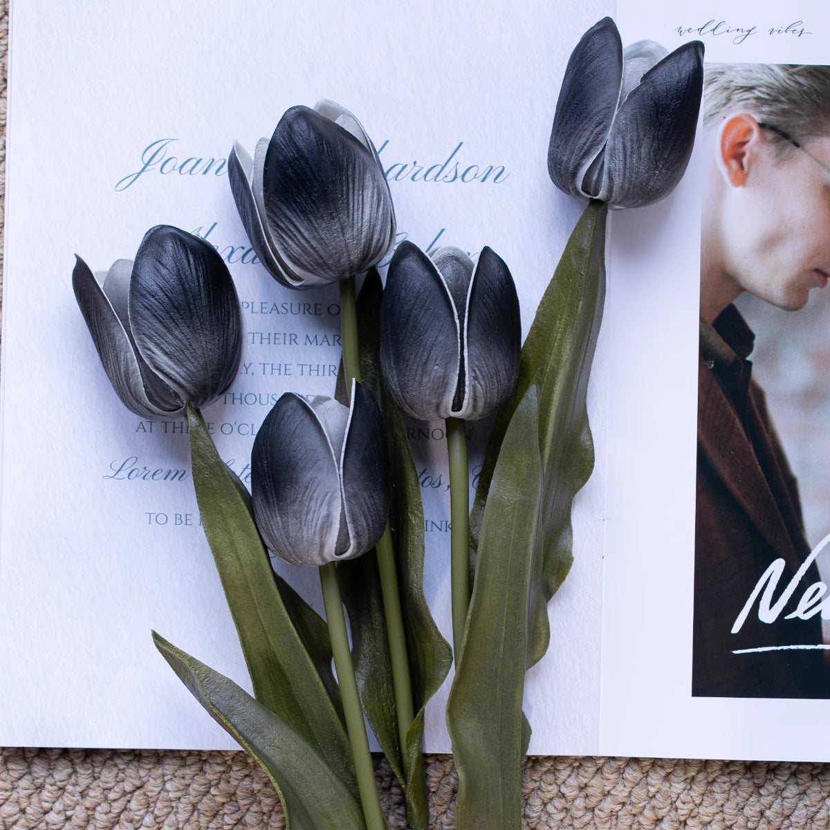 Lebensechte Tulpen Blumenarrangement