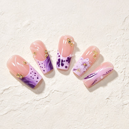 Künstlerisches Floral Press-On Nageldesign Brehn