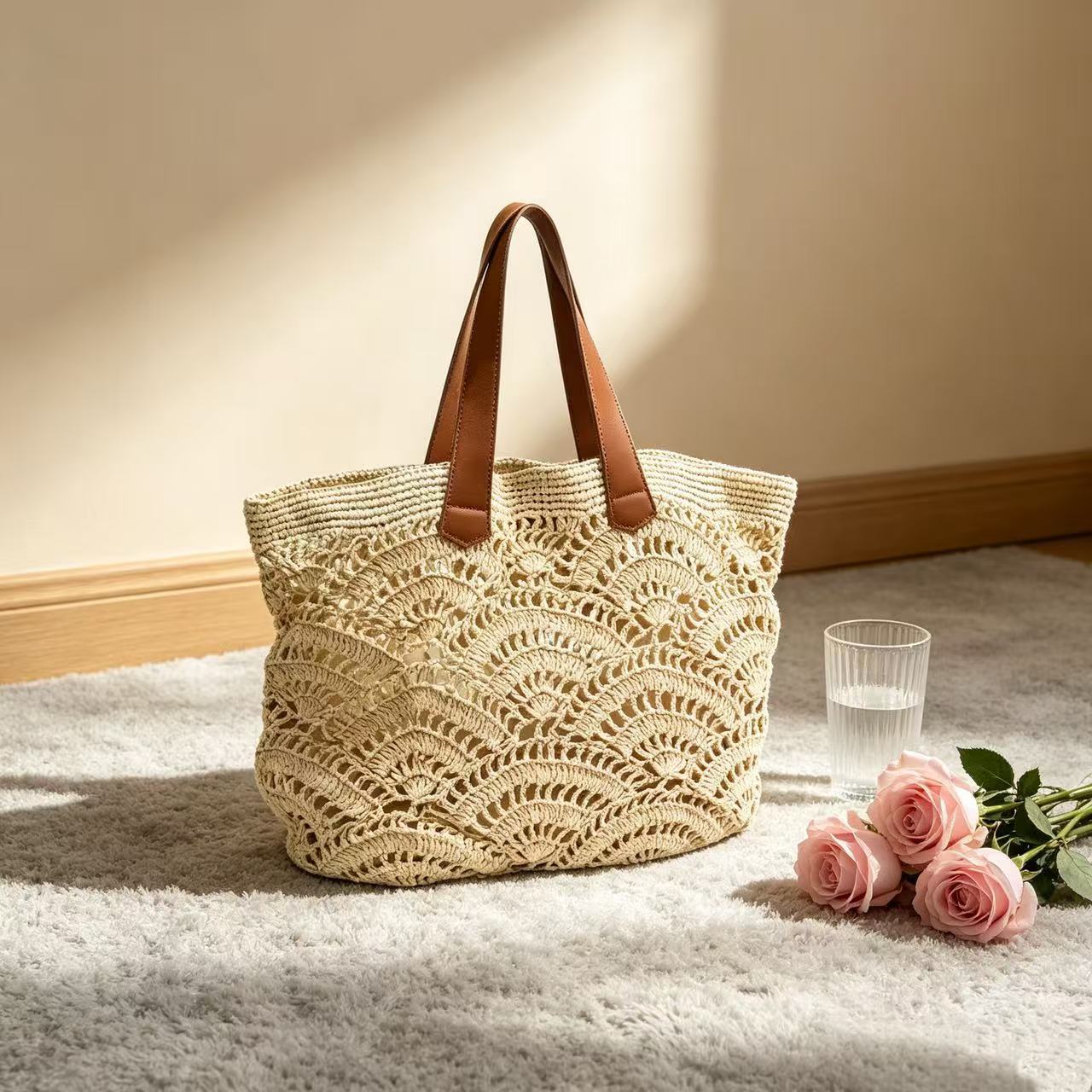 Geflochtene Strandtasche mit Ledergriffen Brehn