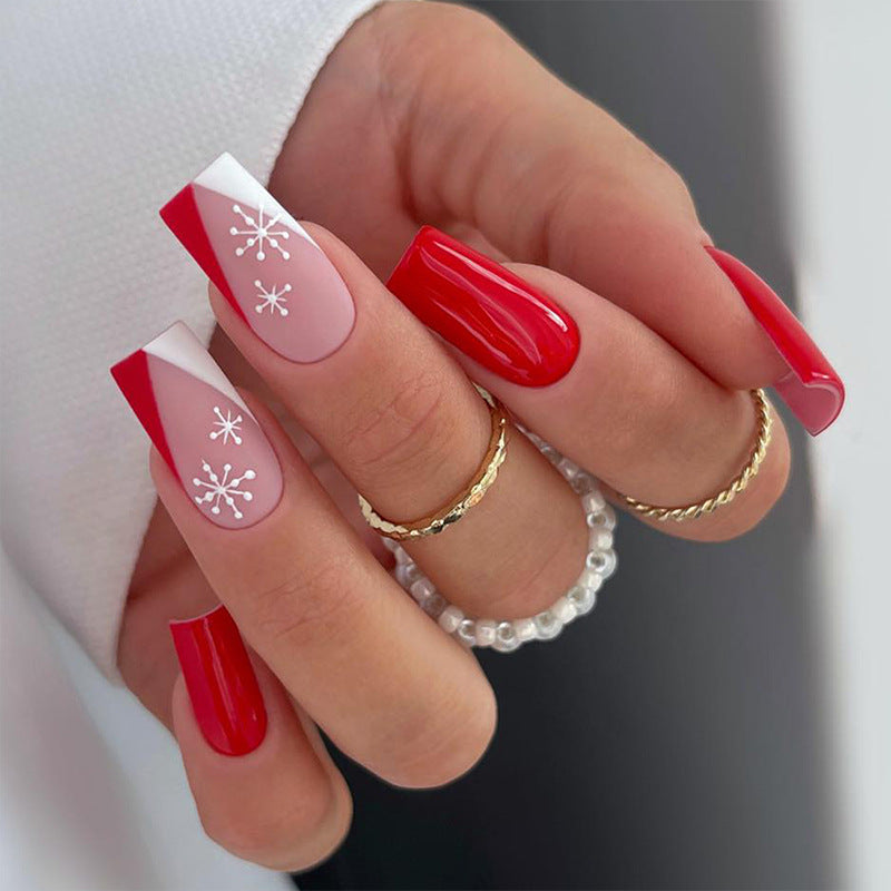 Kunstvolle Nagelgestaltung im winterlichen Stil Brehn