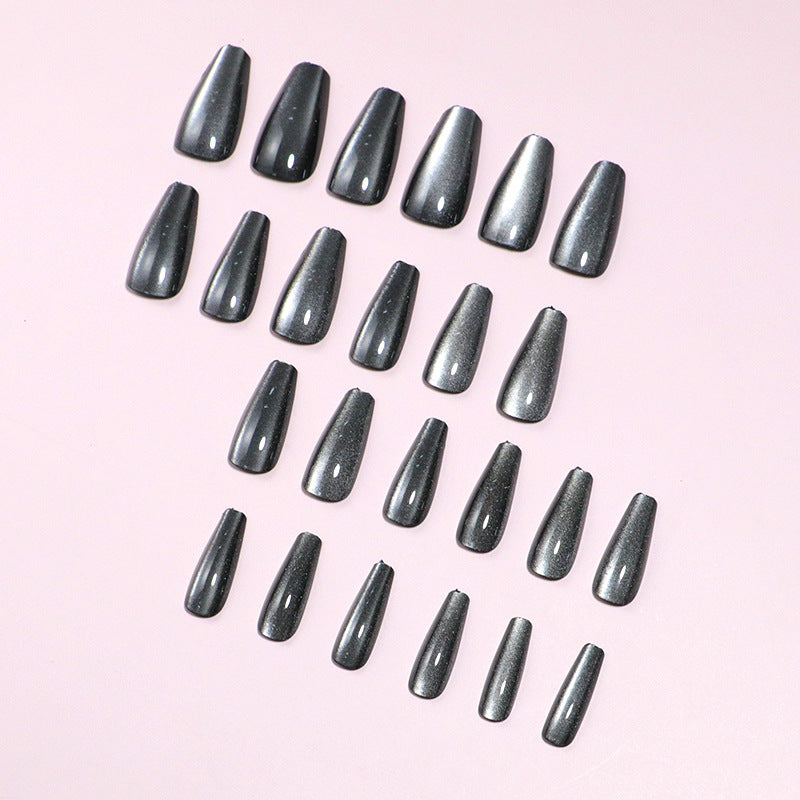 Glänzende Stiletto Press-On Nagelkunst mit Ombre-Effekt Brehn