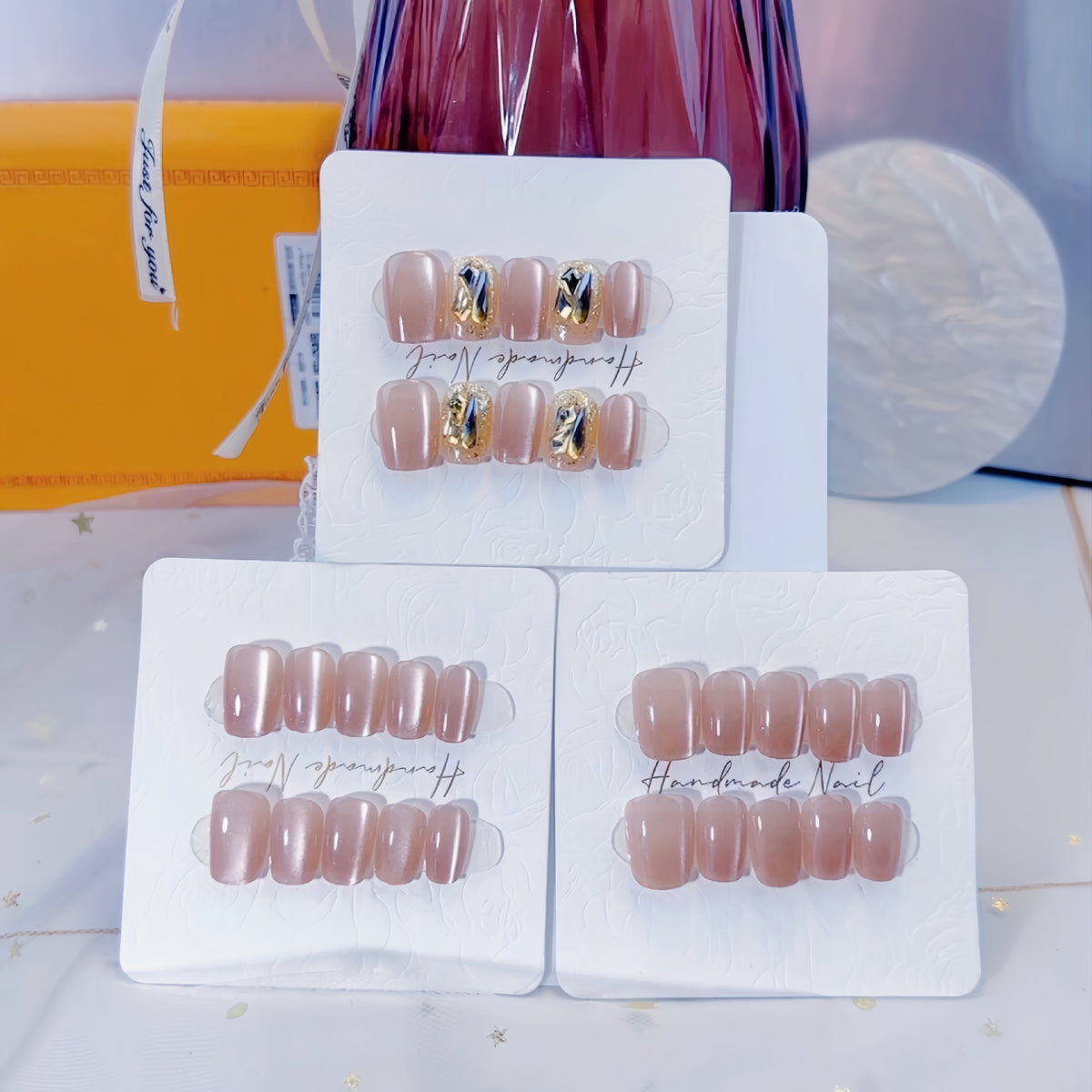 Handgefertigtes dekoratives Nagelset Brehn