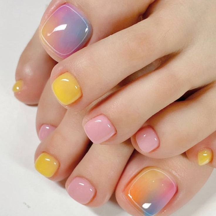 Fußnagelkunstset mit buntem Farbverlauf und eleganten Designs Brehn