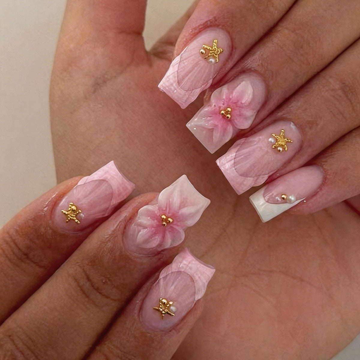 Künstlerisches Press-On-Nagel-Set mit Gel und Nagelfeile