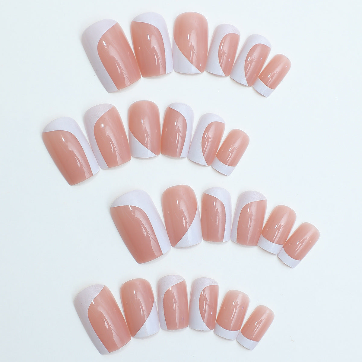Kunstnagelset mit elegantem French-Tip Design und modernen Akzenten Brehn