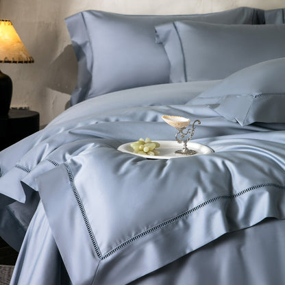 Luxuriöses seidiges Satin Bettdeckenbezug-Set mit Leiterstich-Saum und dekorativer Rüsche
