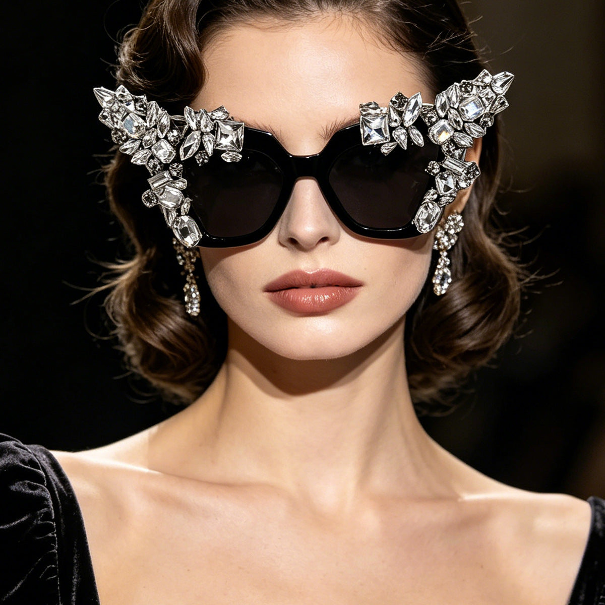 Damen glamouröse Cat-Eye-Sonnenbrille mit extravagantem Kristallbesatz Brehn