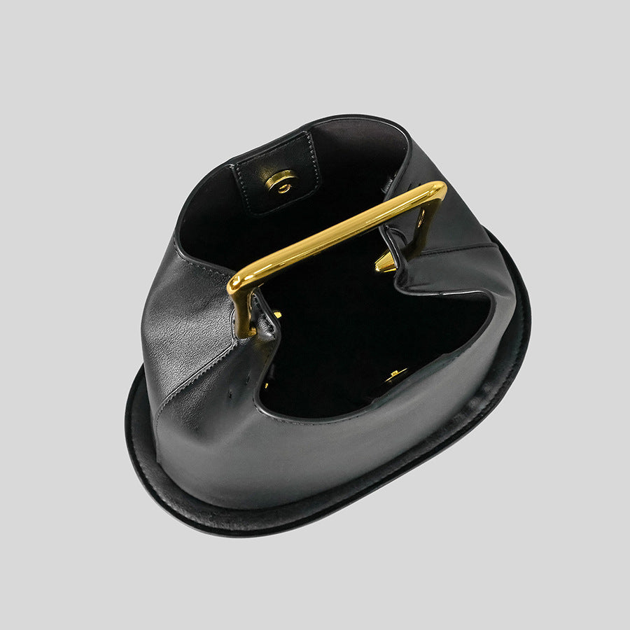 Skulpturale Griff-Handtasche