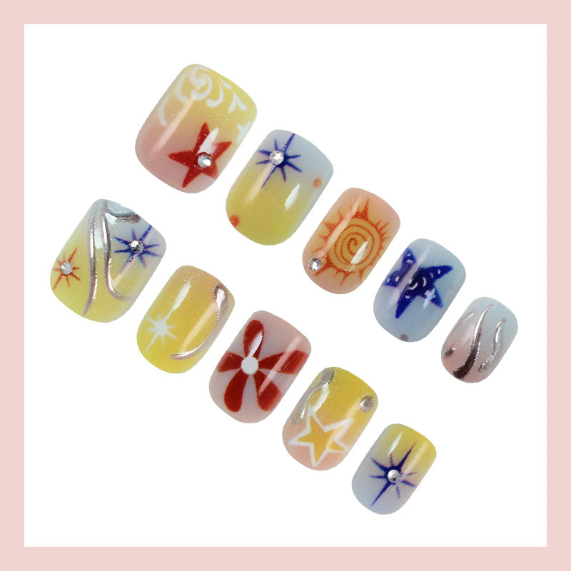 Kunstnagelset mit kreativen floralem und geometrischem Design Brehn