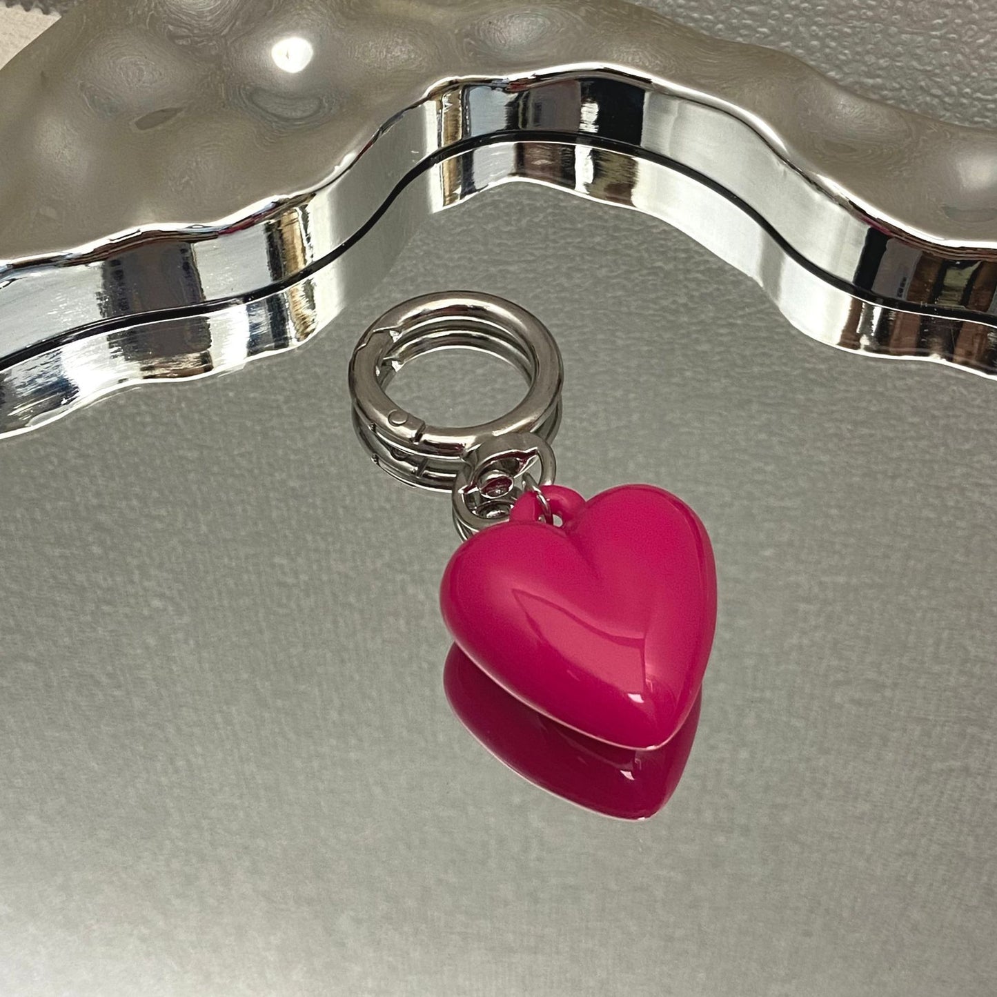 Herzförmiger Charm Schlüsselanhänger Brehn