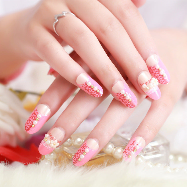 Kunstnägel mit elegantem Blumen- und Strassdesign Brehn