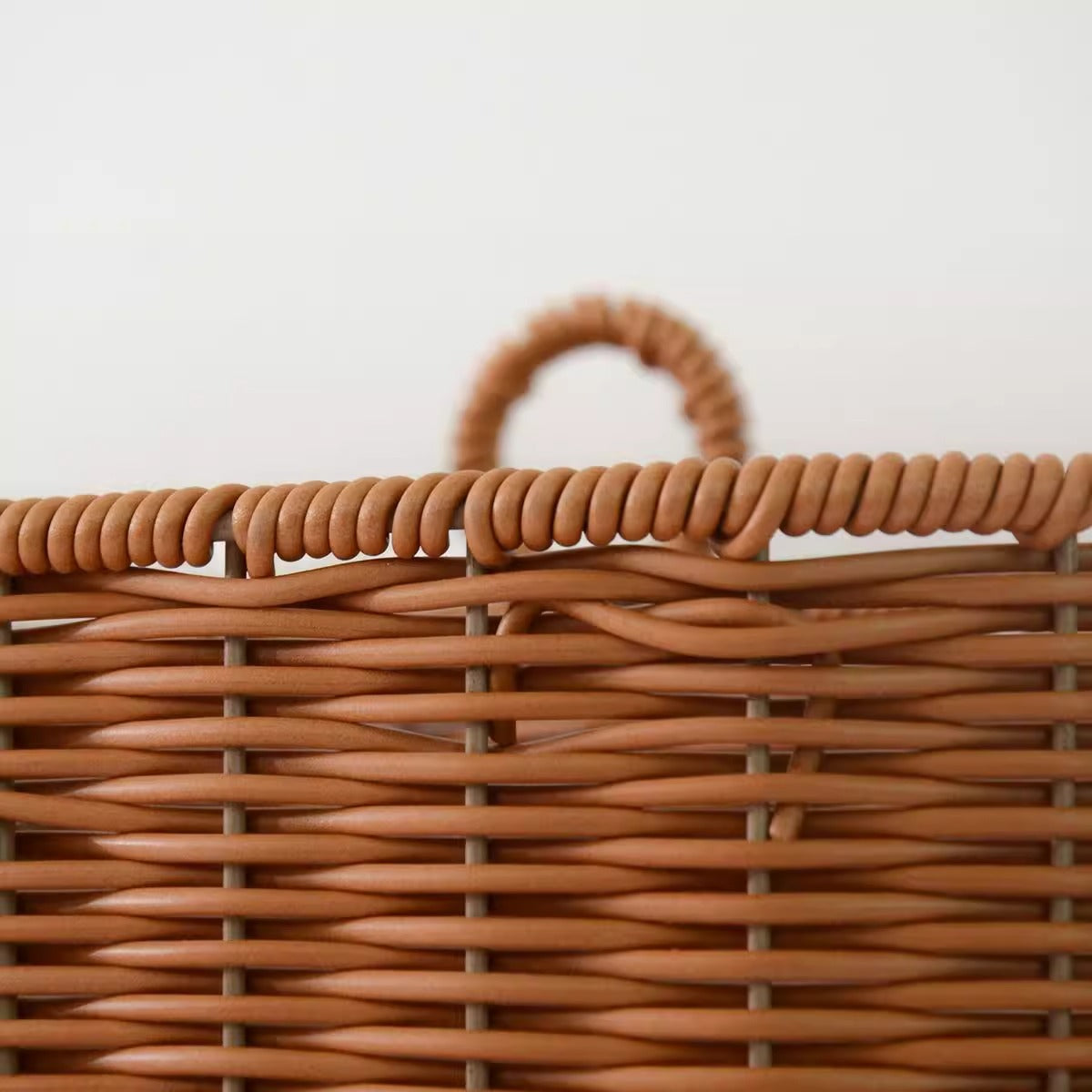 Handgewebter Weidenkorb mit Tiermotiv Brehn
