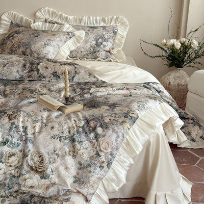 Romantisches Satin-Bettwäscheset mit floraler Jacquardoptik und gerafftem Volant