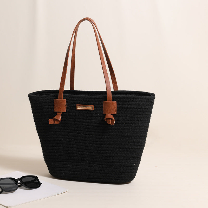 Damen Handtasche aus strukturiertem Naturmaterial mit braunen Lederriemen Brehn