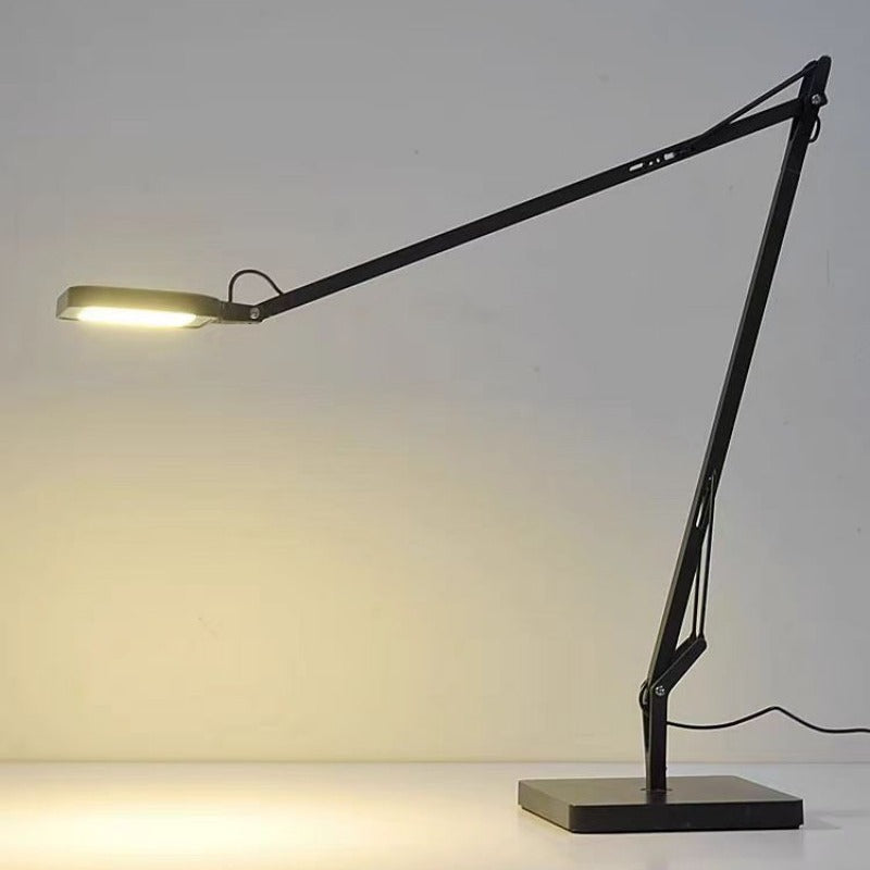 Verstellbare LED-Schreibtischlampe