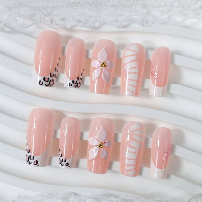 Elegantes Kunstnagelset mit floralen und tierischen Akzenten Brehn
