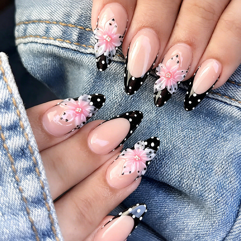 Kunstnagelset mit eleganten 3D-Blumen und stilvollen Punkten Brehn